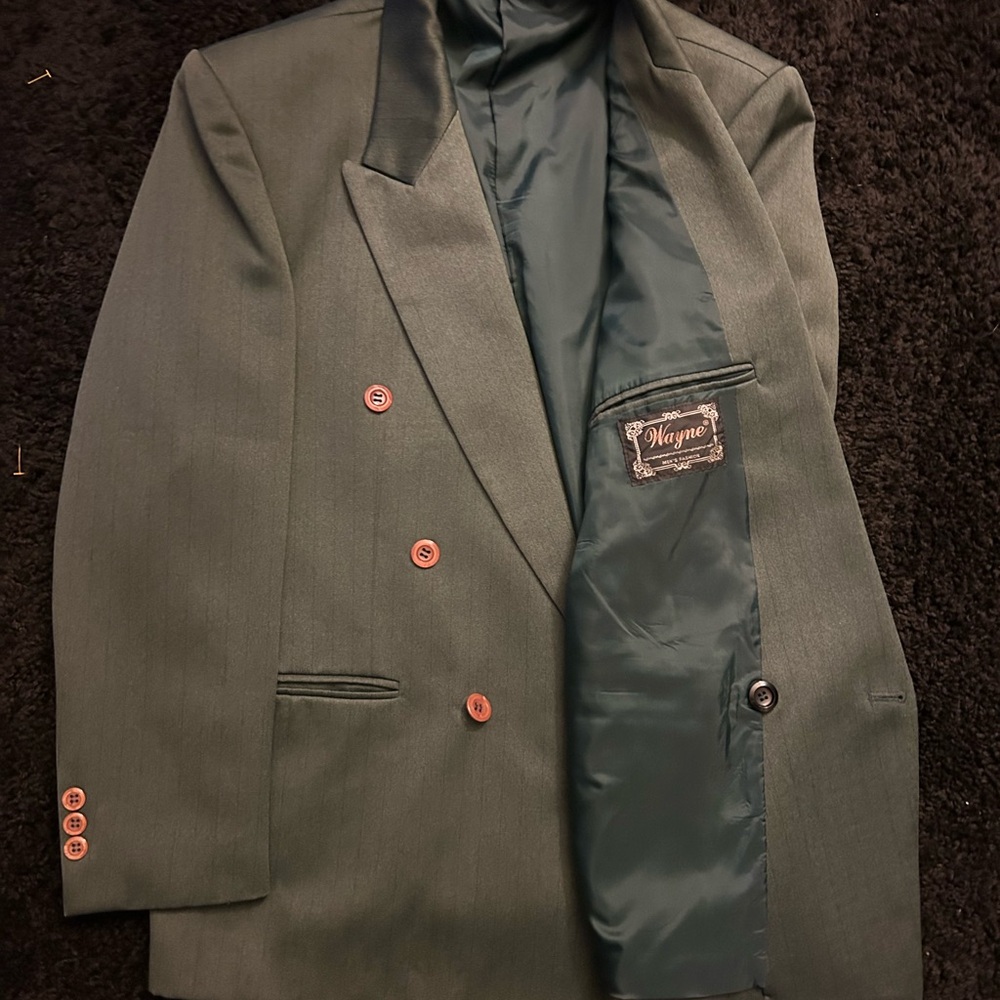 Different Suits - Picture 2 of 10